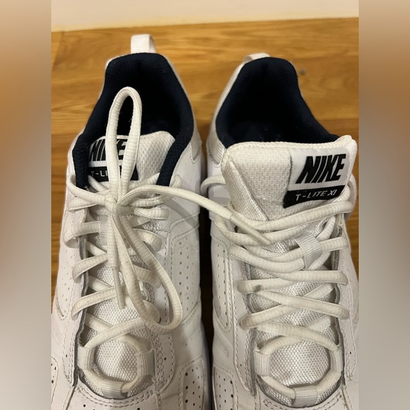 Barely used Nike sneakers 🤍 - Picture 2 of 7